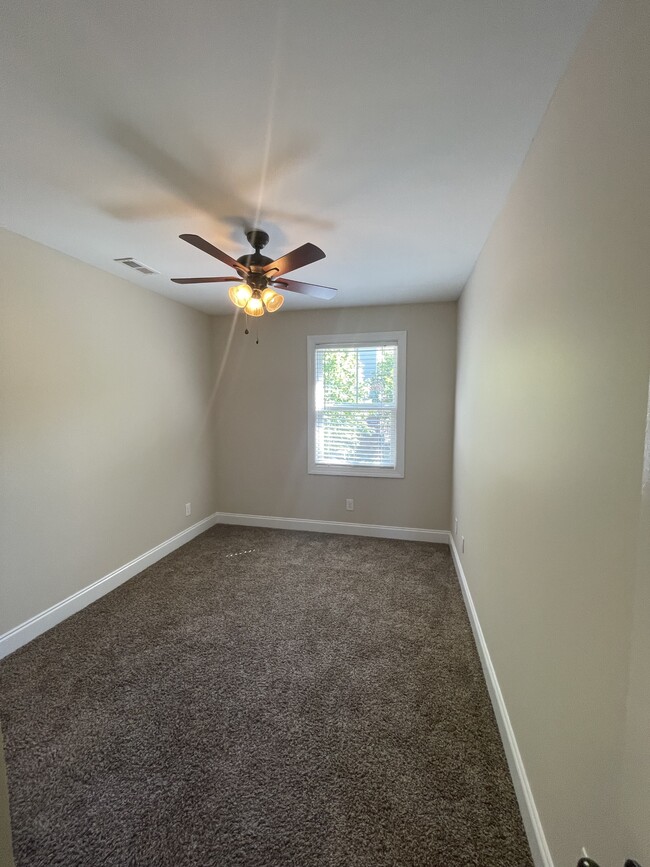 Building Photo - 219 Capstone Dr