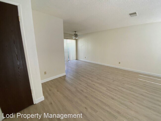 Building Photo - 2440 Cochran Rd