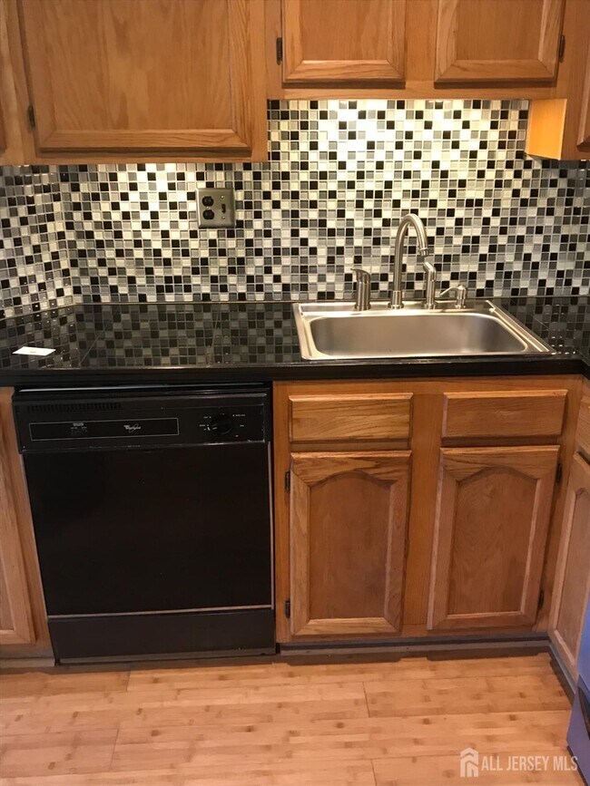 Building Photo - 202 Salem Ct