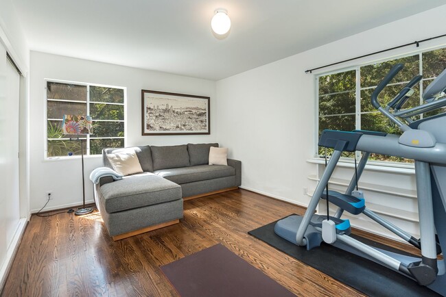 Building Photo - Located in the MUS - Serene El Bosque Home...