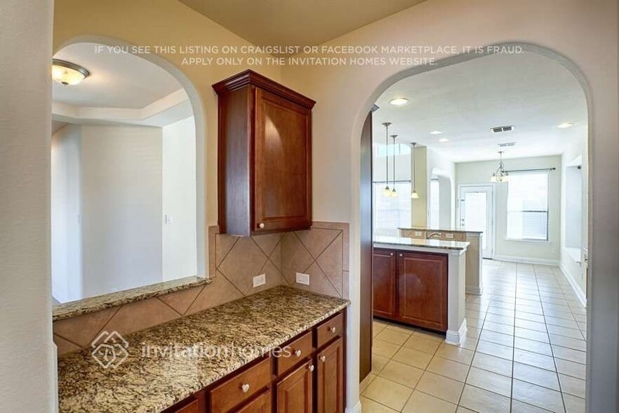 Building Photo - 721 W Talon Dr