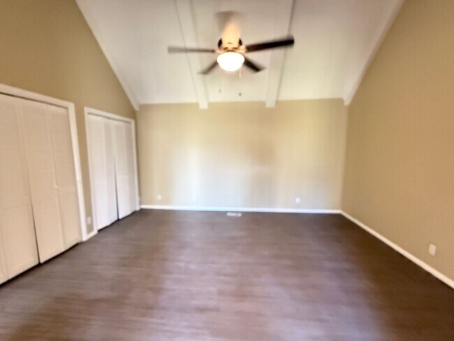 Building Photo - Spacious 4 Bedroom in South Tulsa