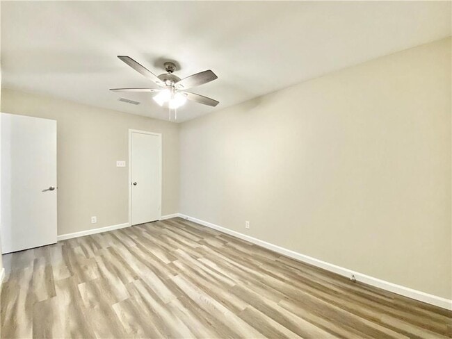 Building Photo - 2110 Blue Meadow Dr