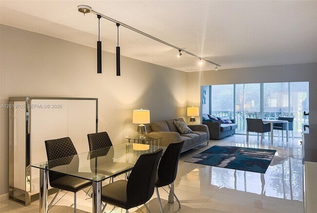 Building Photo - 3200 N Palm Aire Dr