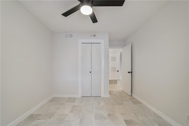 Building Photo - 2600 Penny Ln