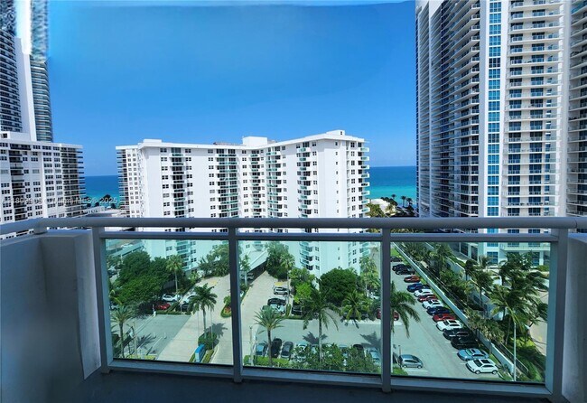 Primary Photo - 3000 S Ocean Dr