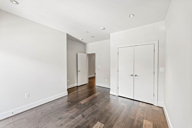 Building Photo - Modern U Street Condo | 2 Bed | 2 Bath | 1000 Sf | Large Balcony | 1 Parking Space