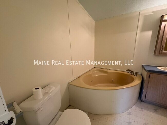 Building Photo - 25 Morton Ave