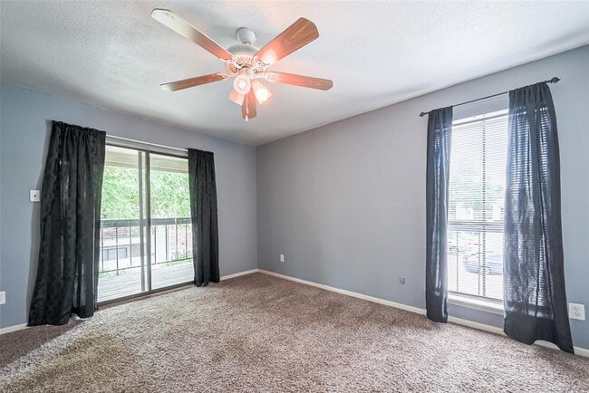 Building Photo - 17331 Red Oak Dr