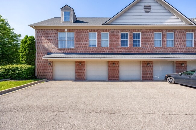 Building Photo - 5706 Hampshire Ln