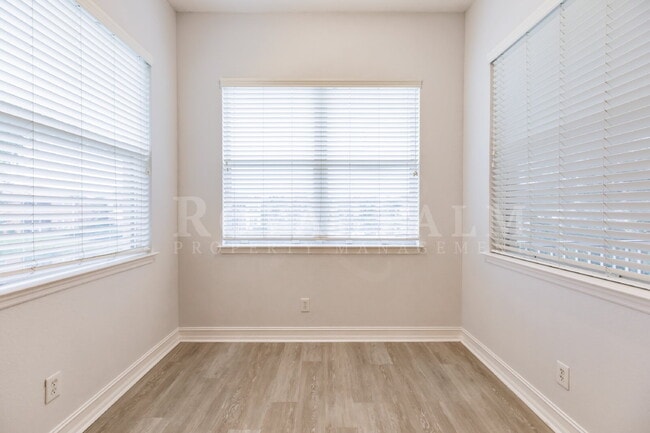 Building Photo - 12060 Lucca St