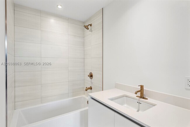 Building Photo - 2678 Tigertail Ave