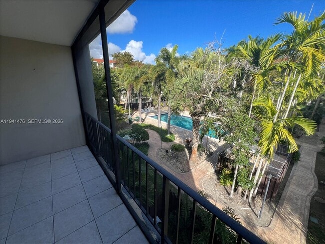 Building Photo - 6900 N Kendall Dr