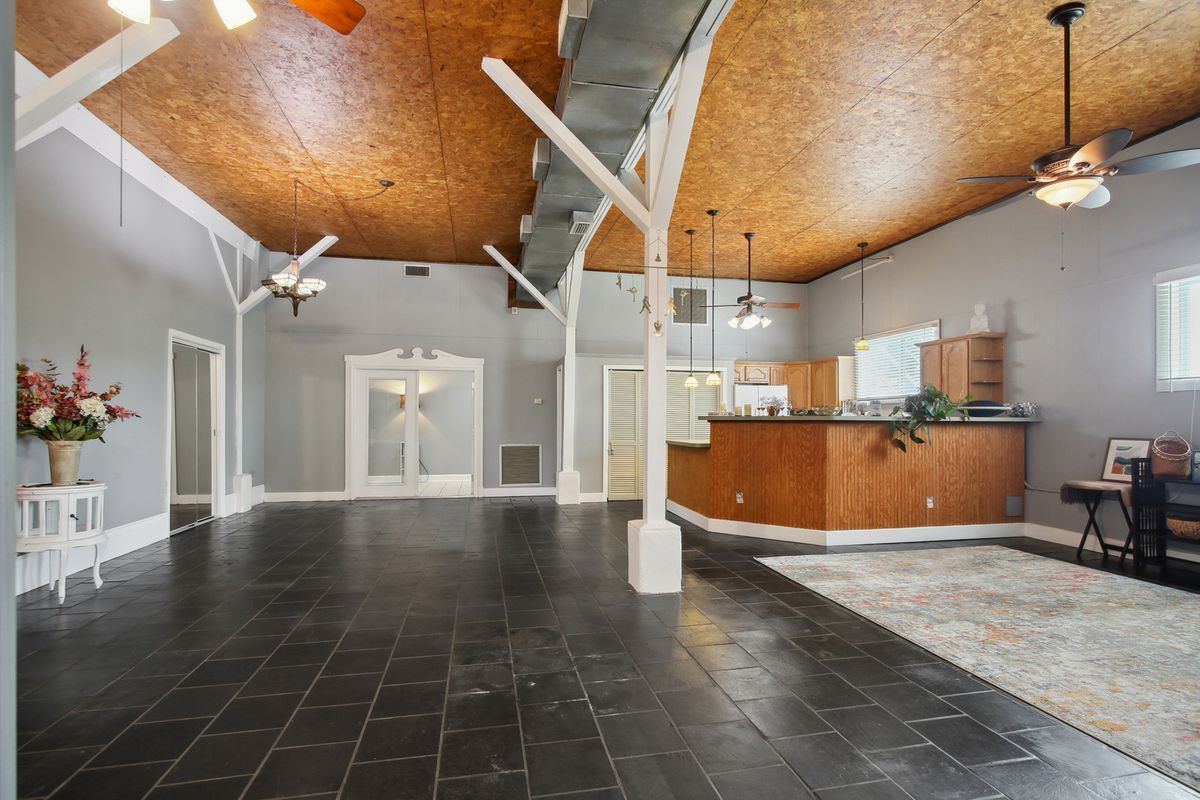 Building Photo - 116 Elmira Ave