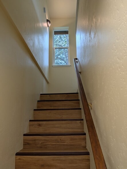 Building Photo - 1382 Sleepy Hollow Loop