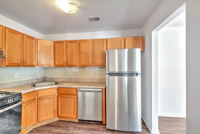 Building Photo - 6 Esplanade Way