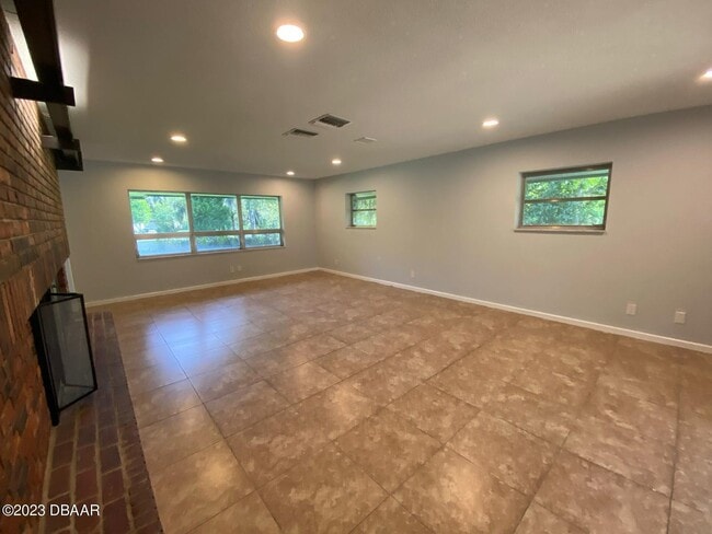 Building Photo - 1 Arrowhead Dr