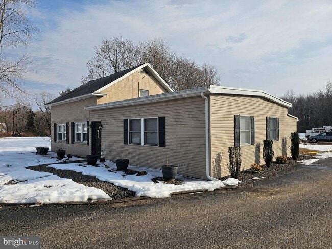 Building Photo - 230 High St E