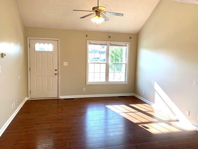 Building Photo - 3425 Foxrun Ln