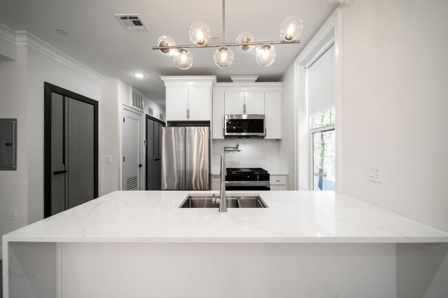 Building Photo - 131 Clifton Pl