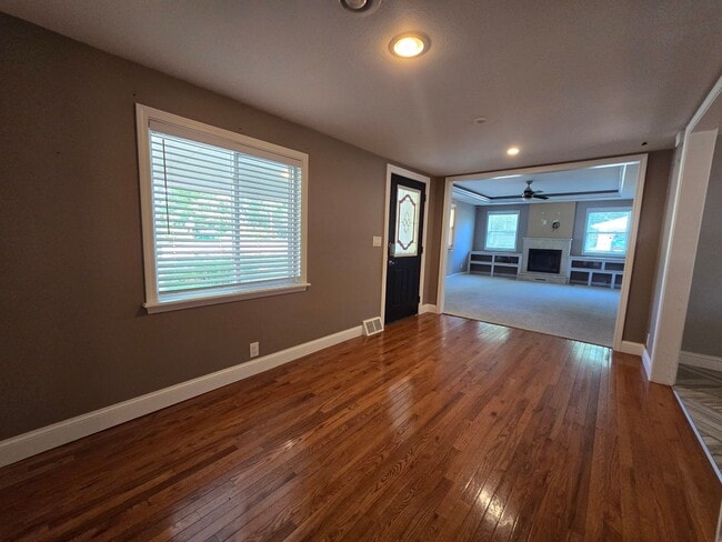 Building Photo - Cute 2 Bedroom Home with Country Feel