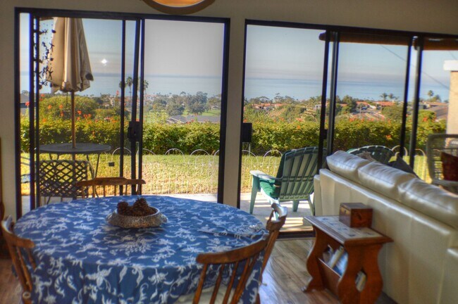 Building Photo - Panoramic ocean view from this 2 bedroom condo up on the hills of San Clemente