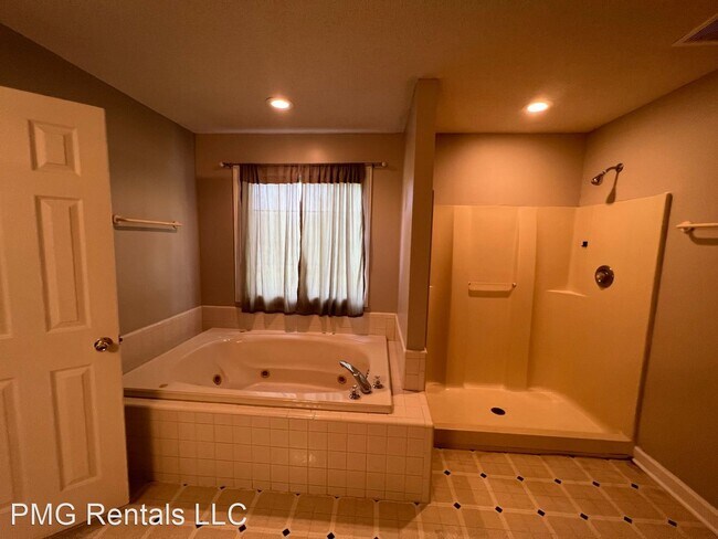 Building Photo - 4 br, 2 bath House - 1001 Chase Ct