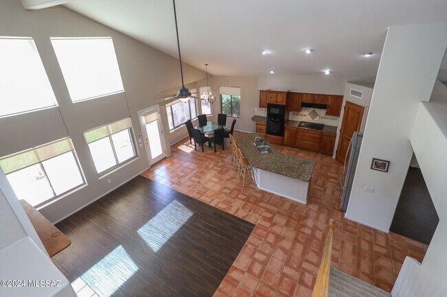 Building Photo - 831 S Rincon Rising Rd