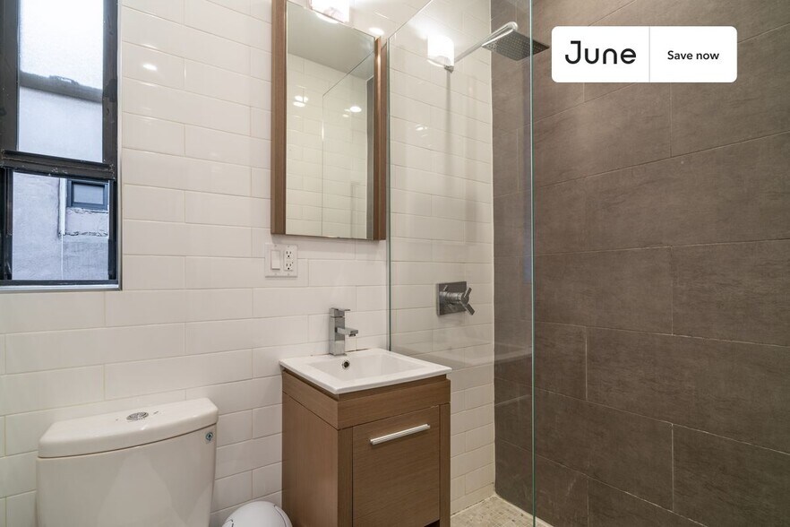 Building Photo - 95 E 7 St