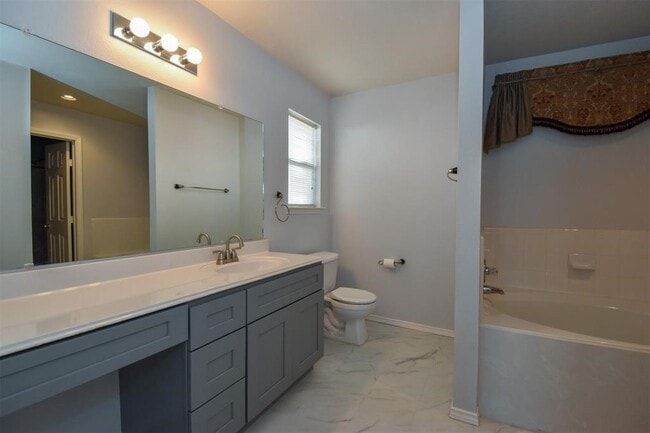 Building Photo - 16122 Speyburn Ct