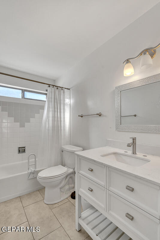 Building Photo - 1049 Desierto Luna St