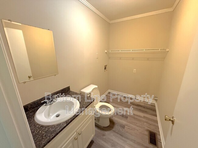 Building Photo - 612 Dundeen Dr
