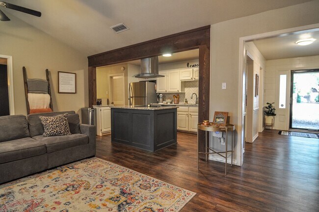 Building Photo - Beautiful 4 Bed 2.5 Bath in South Lubbock!