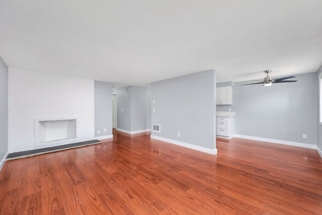 Building Photo - Cozy up in front of a fireplace in this beautiful 2bedroom!!!