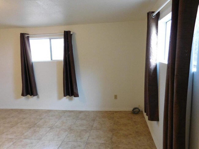 Building Photo - 154 E Papago Way