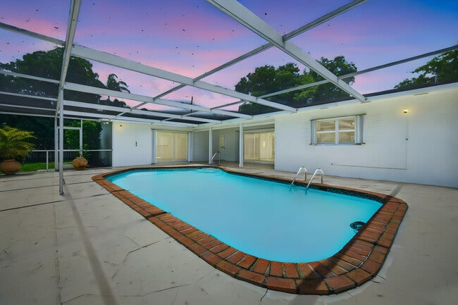 Building Photo - 321 E Chaminade Dr