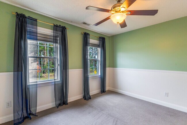 Building Photo - Farmhouse-Style Home Minutes from the Water | No HOA