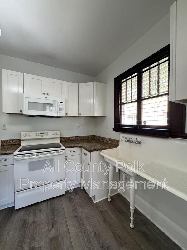 Building Photo - 202 W Belmar St