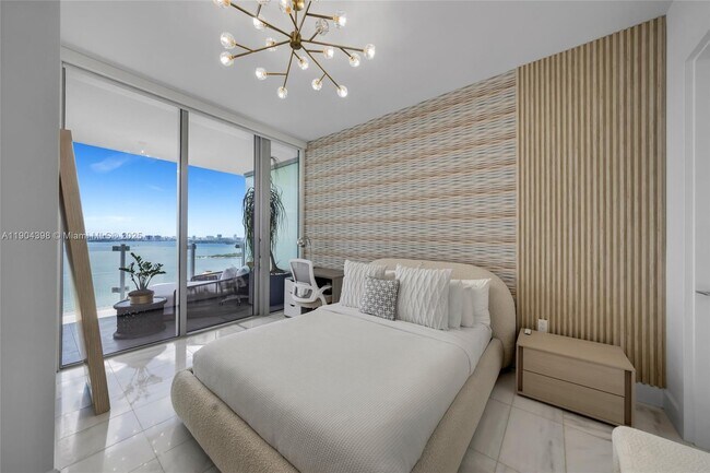 Building Photo - 700 NE 26th Terrace