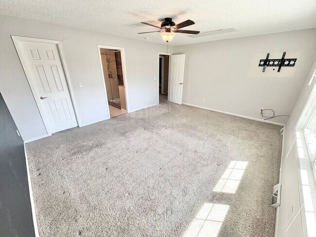 Building Photo - 13982 E Arizona Ave