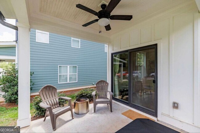 Building Photo - Modern Three Bedroom North Athens