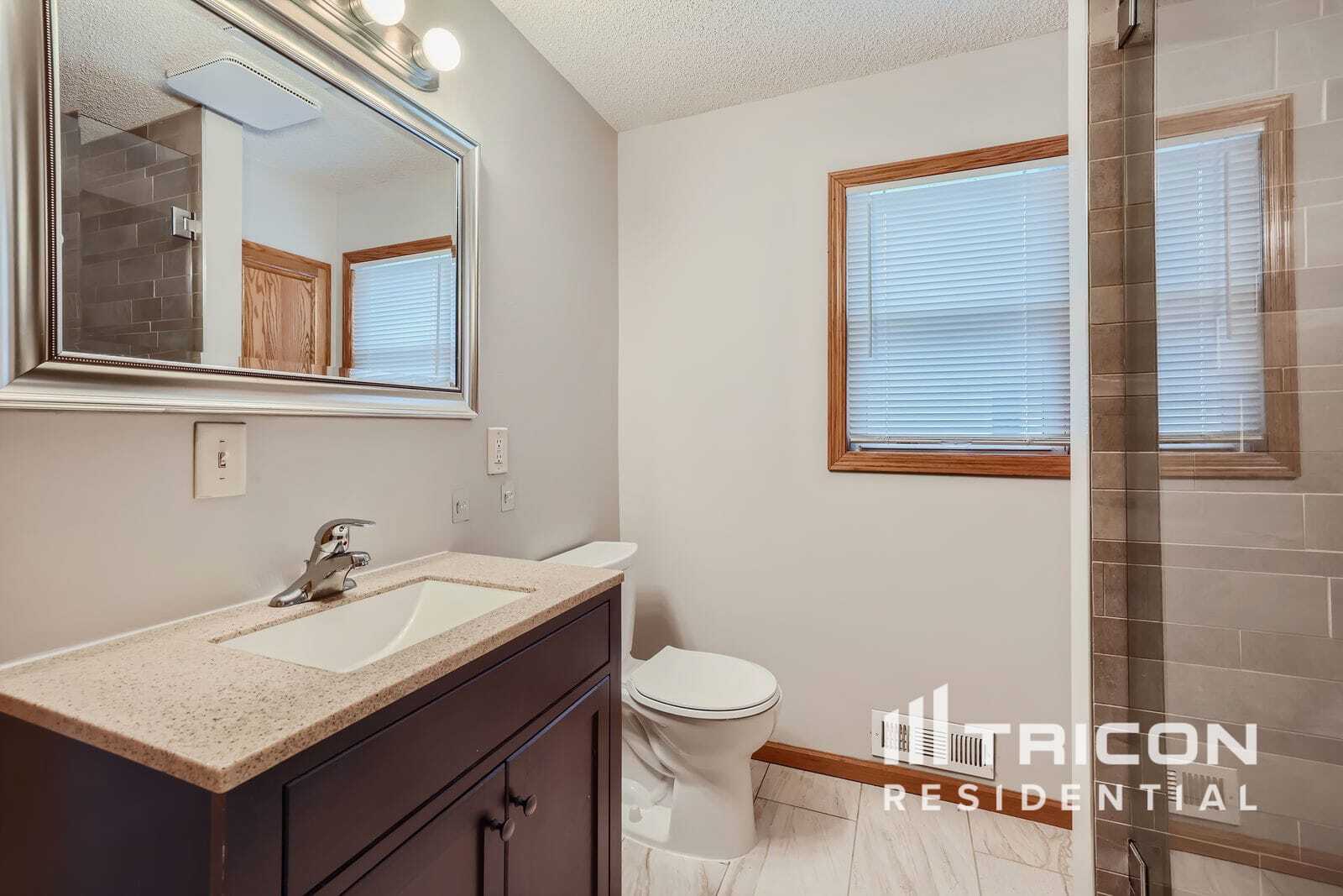 Building Photo - 406 E River St