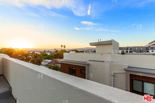 Building Photo - 1541 1/2 Hi Point St