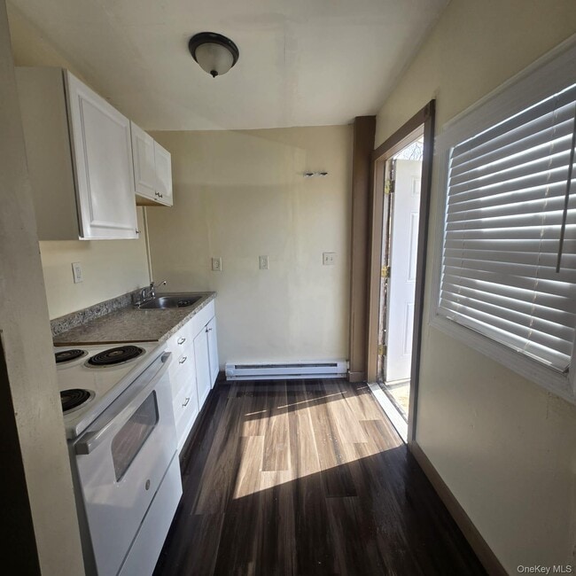 Building Photo - 37 Main St