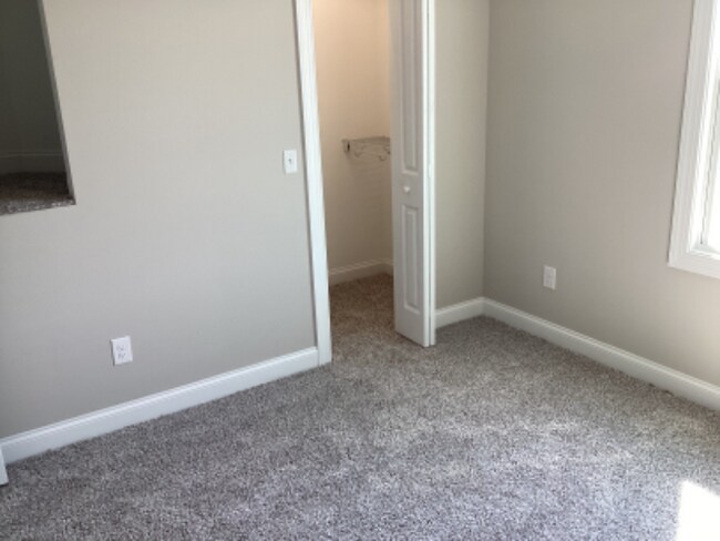 Building Photo - 3951 Newhall Dr NW