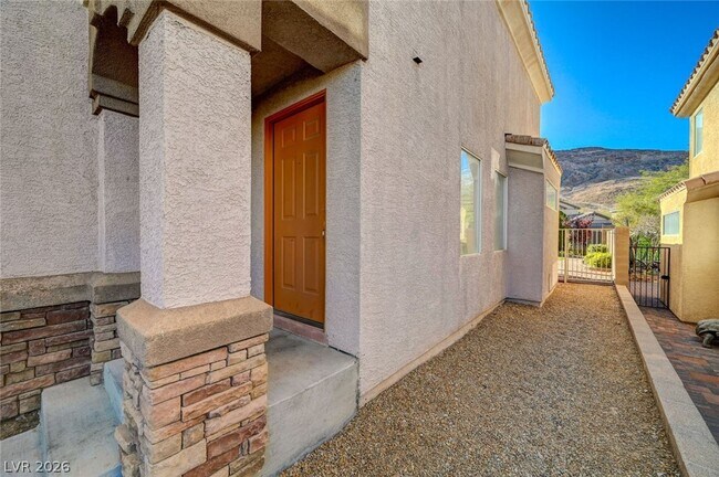 Building Photo - 121 Standing Stone St