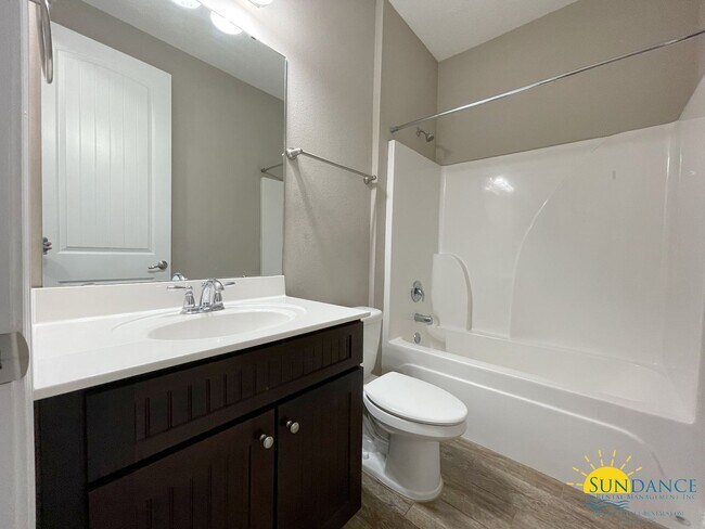 Building Photo - Gorgeous 4 Bedroom Home in Shalimar