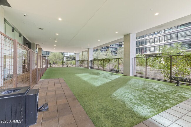 Building Photo - 7180 E Kierland Blvd