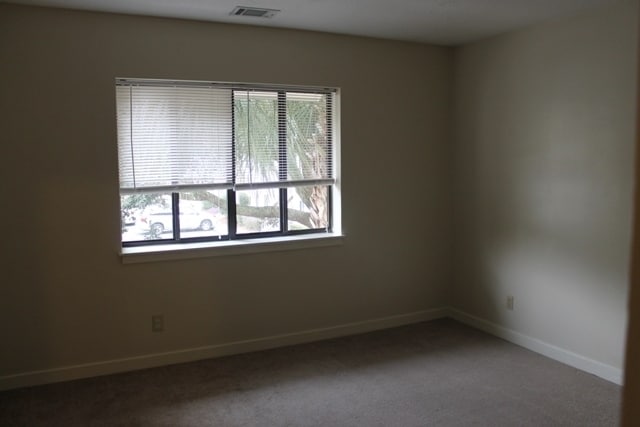 Building Photo - Two Bedroom Condo Steps to Coligny Beach