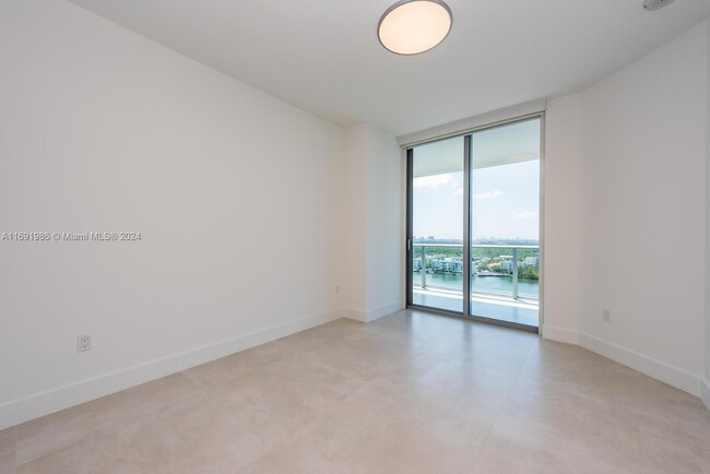 Building Photo - 17111 Biscayne Blvd